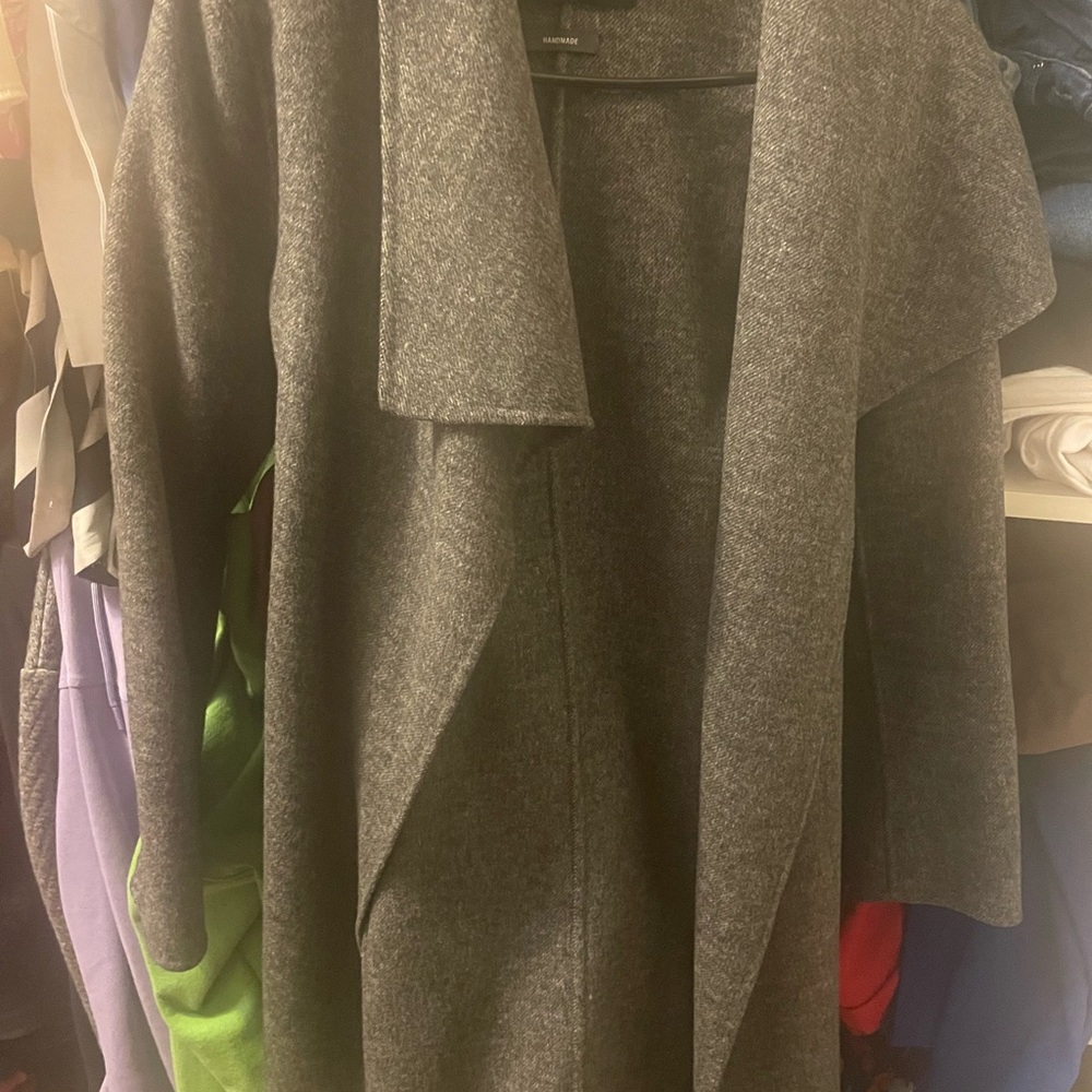 Tahari Charcoal Wrap Coat

Light material
